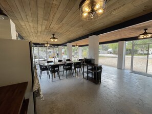 Dining - 🛥️🛥️Boat House in Weeki Wachee-10 minute easy paddle to main river (Spring Hill)