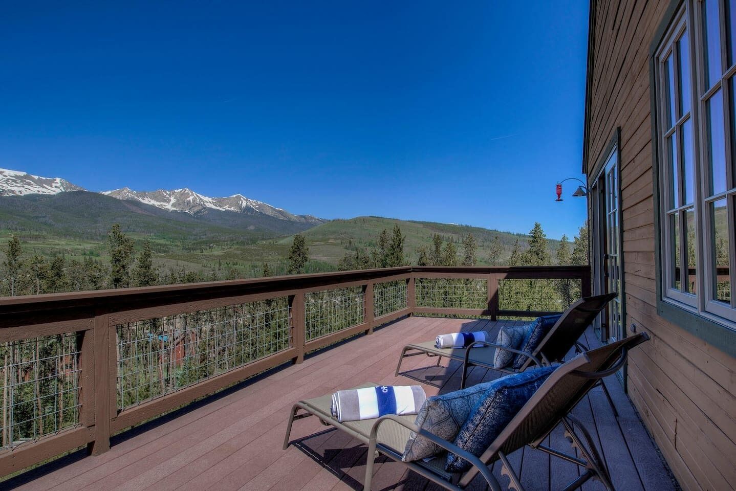 5 miles to Breckenridge Ski Resort, jaw dropping v