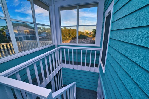 BOOK NOW! NEW Pool! Pet🐶 friendly, Gear &Games, Close to Beach! 