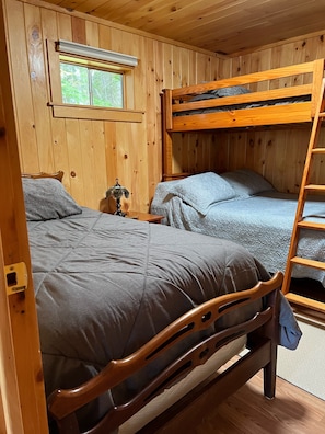 2 bedrooms, desk, free WiFi, bed sheets
