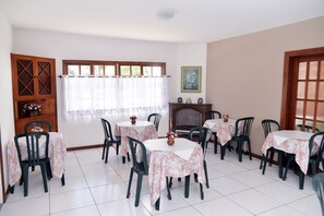 Tägliches inbegriffenes Frühstücksbuffet