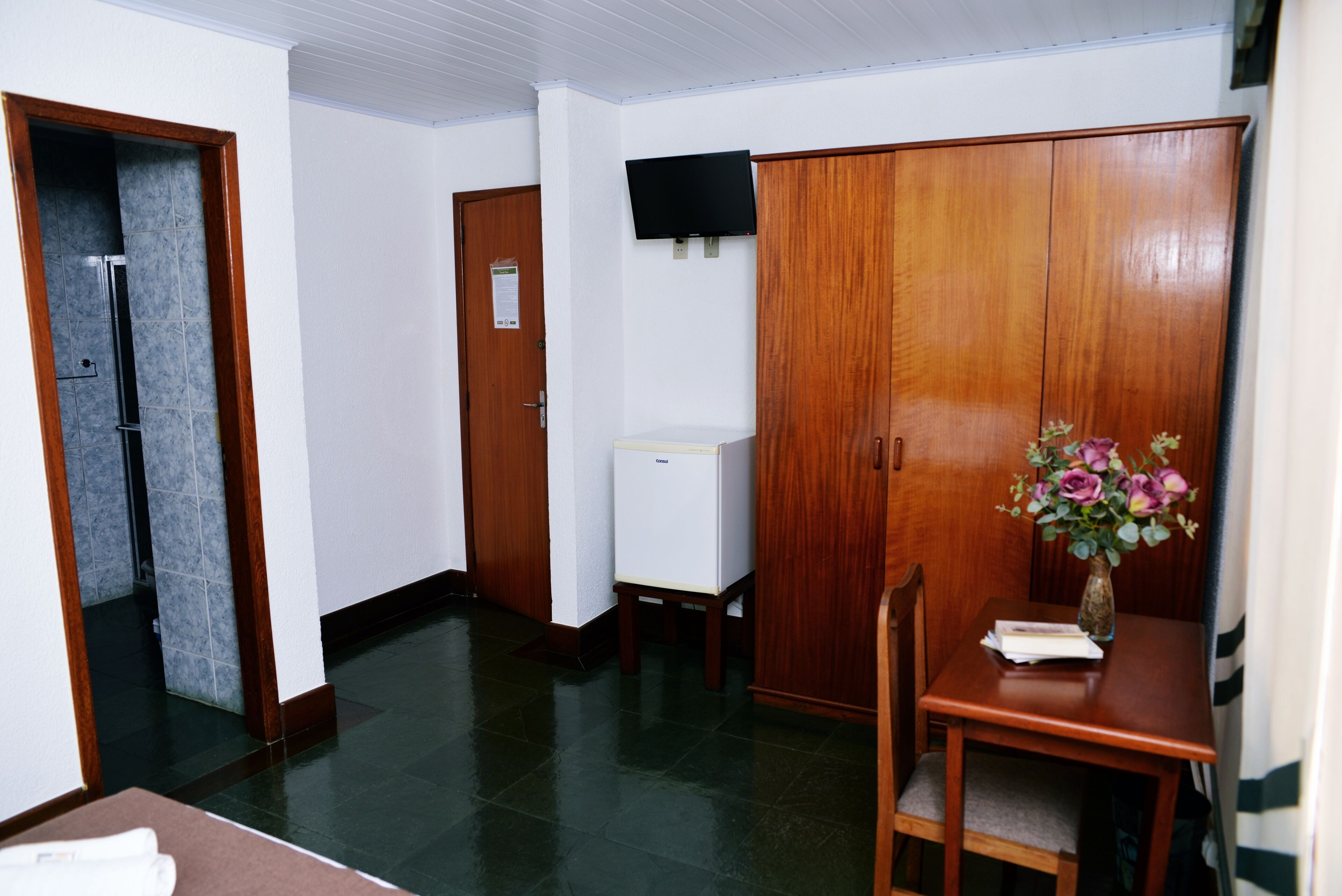 Quarto casal | Escrivaninha, ferros/tábuas de passar roupa, Wi-Fi de cortesia
