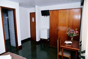 Double Room | Desk, iron/ironing board, free WiFi, bed sheets - Pousada Oasis (Teresópolis)