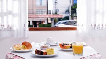 Free daily buffet breakfast