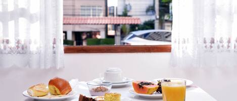 Free daily buffet breakfast