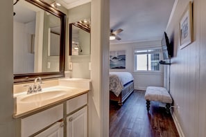 2 chambres, fer et planche à repasser, Wi-Fi gratuit, draps fournis