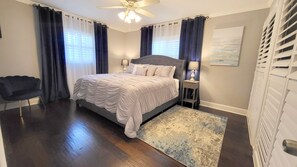 3 habitaciones, escritorio, tabla de planchar con plancha y wifi gratis 