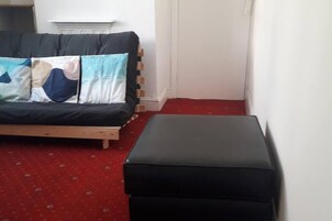 House | 2 bedrooms, iron/ironing board, free WiFi, bed sheets