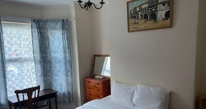 Homely 4-bed House in Manchester