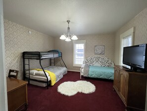 8 bedrooms, iron/ironing board, WiFi, bed sheets