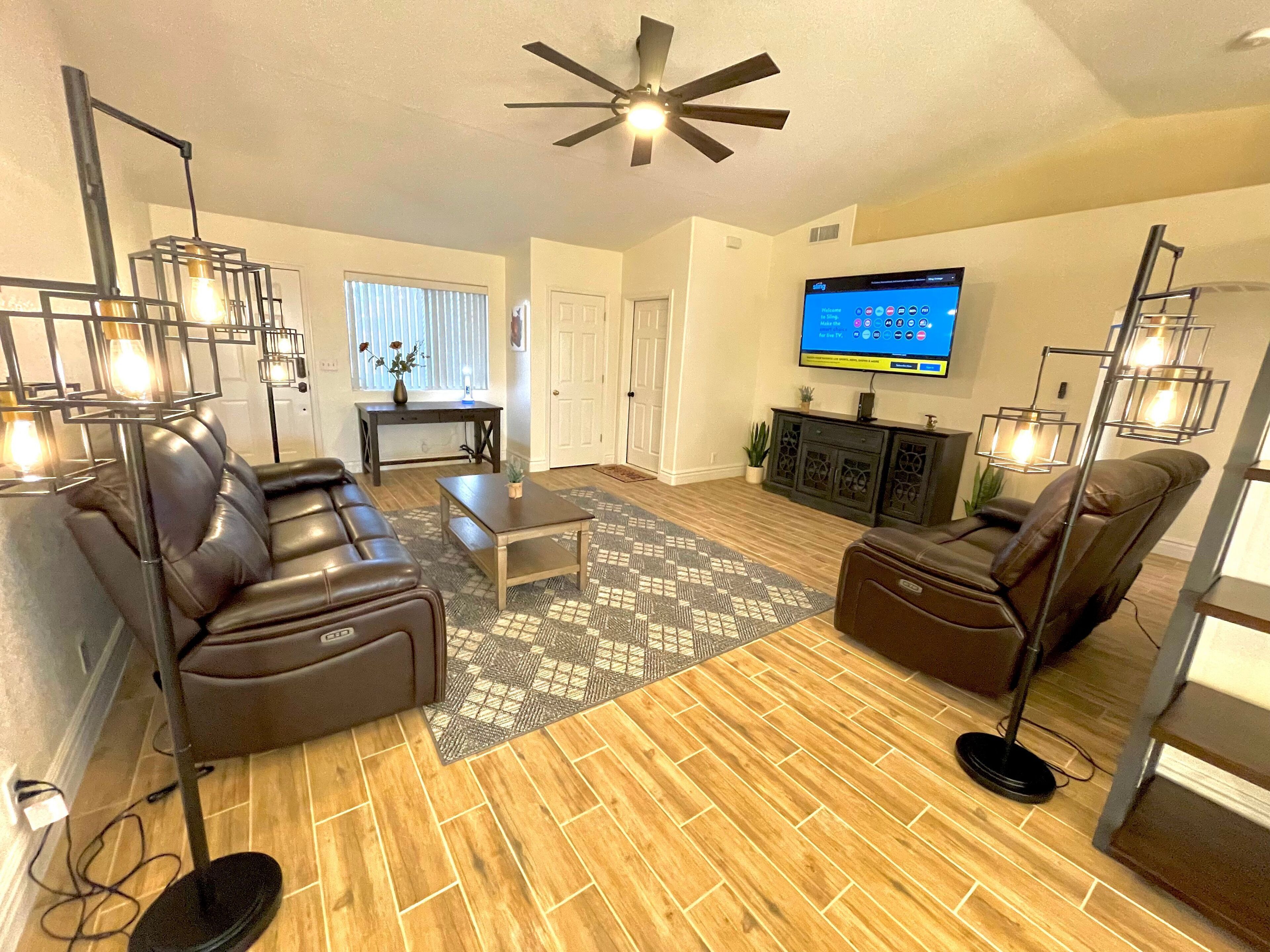 Amazing Sunset Lake View - Newer House!