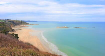 Waterfront with sea view!