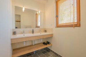 Douche, serviettes fournies