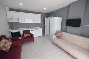 Premium bedding, minibar, desk, free WiFi