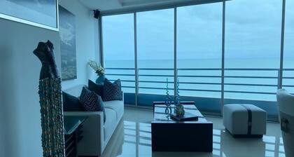 APARTMENT WITH SEA VIEW, 1 MINUTE FROM THE BEACH!