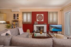 Televisie en een open haard