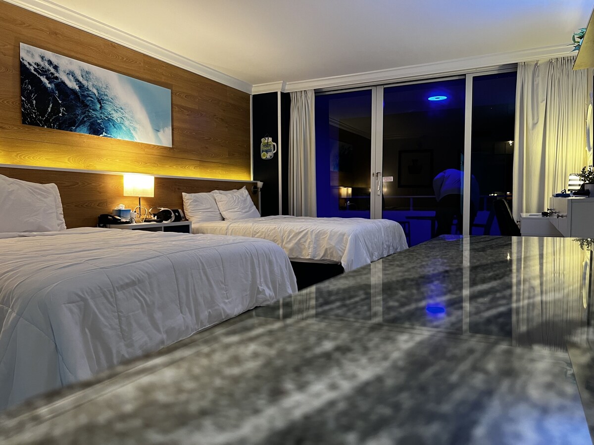 Beautiful Oceanview Modern Hotel Room W/ Balcony