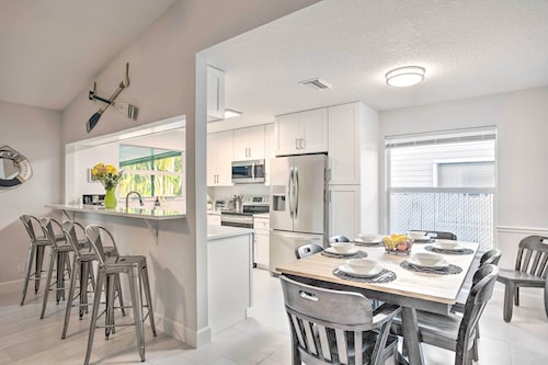 Jupiter Home w/ Patio & Grill ~ 6 Mi to Beach!