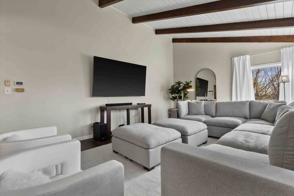 TV, caminetto, videogiochi, lettore DVD