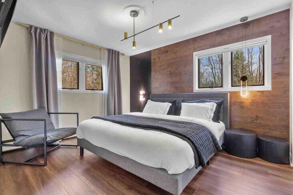 5 bedrooms, iron/ironing board, travel cot, WiFi