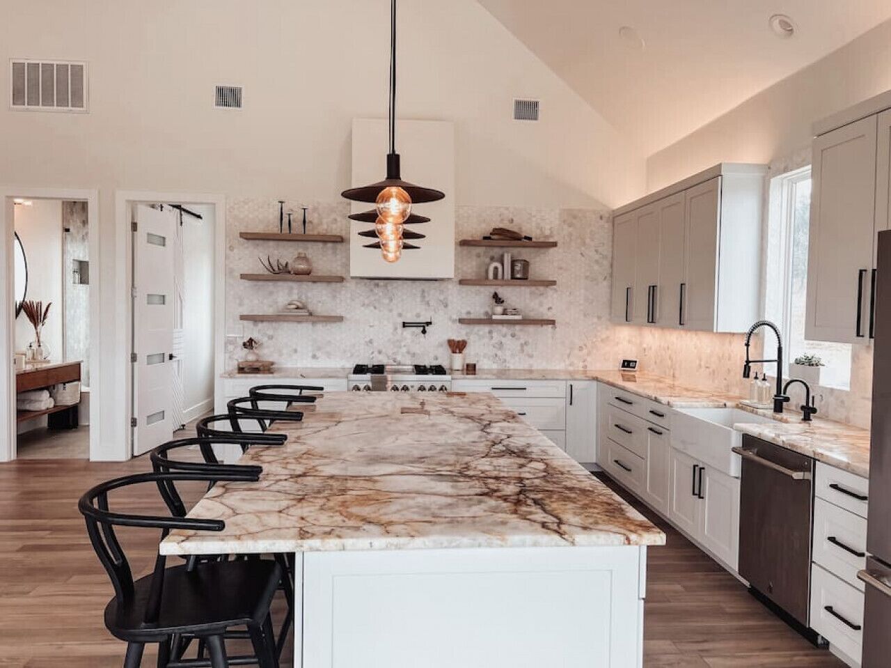 Hideaway Hill Country · Luxury Home with Stunning Views and Hot Tub