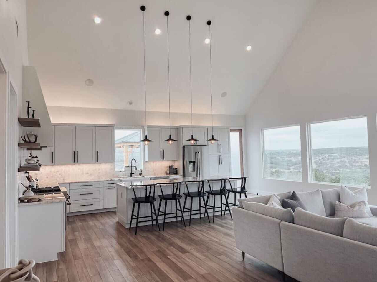 Hideaway Hill Country · Luxury Home with Stunning Views and Hot Tub