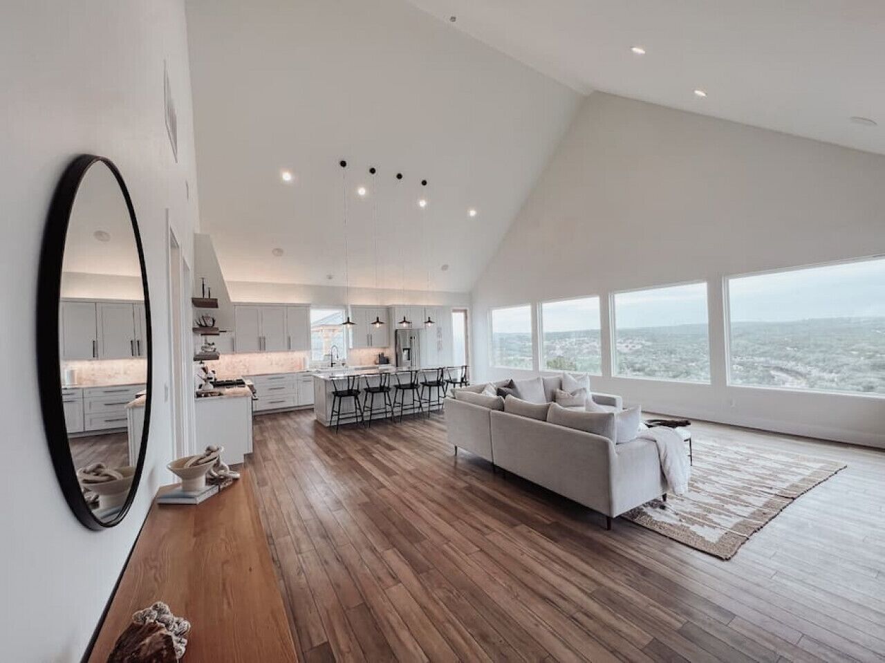 Hideaway Hill Country · Luxury Home with Stunning Views and Hot Tub