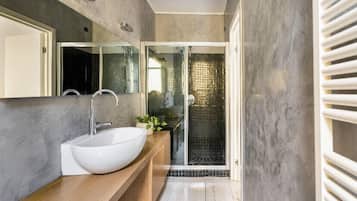 Doccia, asciugacapelli, bidet, asciugamani