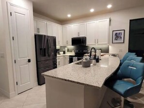 Microonde, forno, piano cottura, lavastoviglie