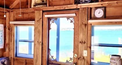 World’s highest tides! Pet friendly, bay front cottage with huge fenced yard.