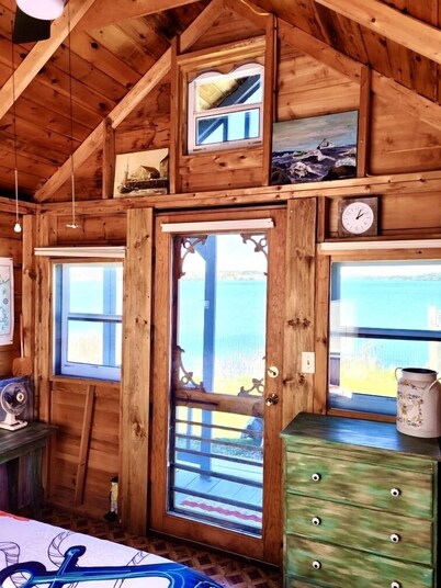World’s highest tides! Pet friendly, bay front cottage with huge fenced yard.