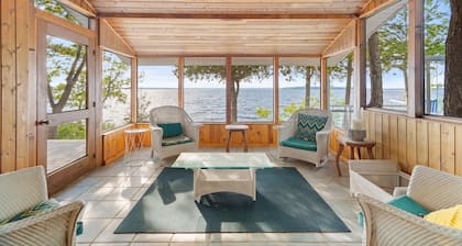 Beautiful Luxury Lake Front Cottage Georgian Bay