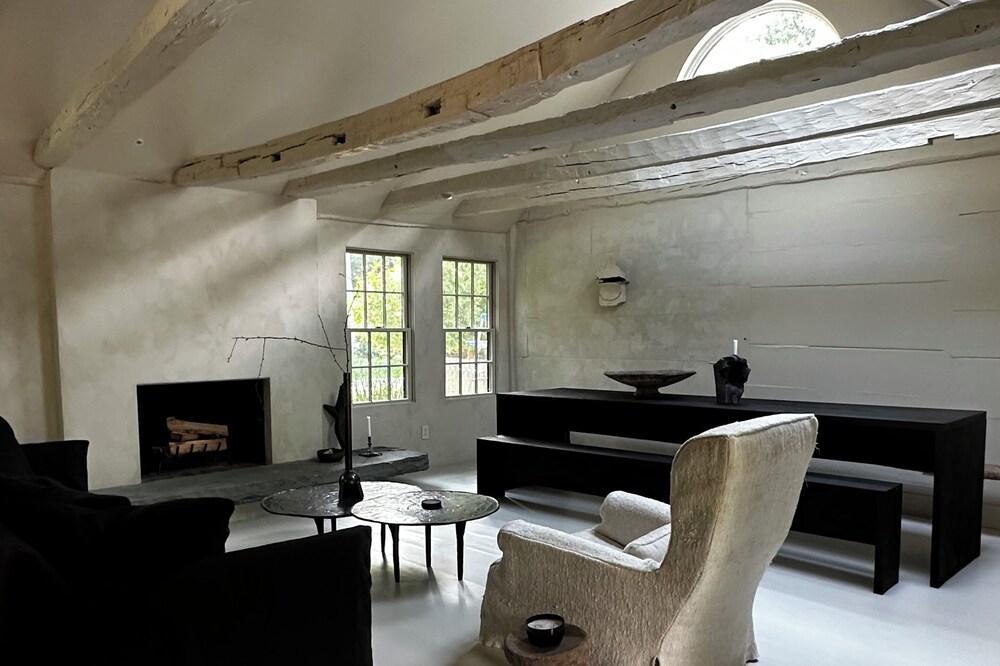 Interior Designer’s Farm House In The Historic Springs