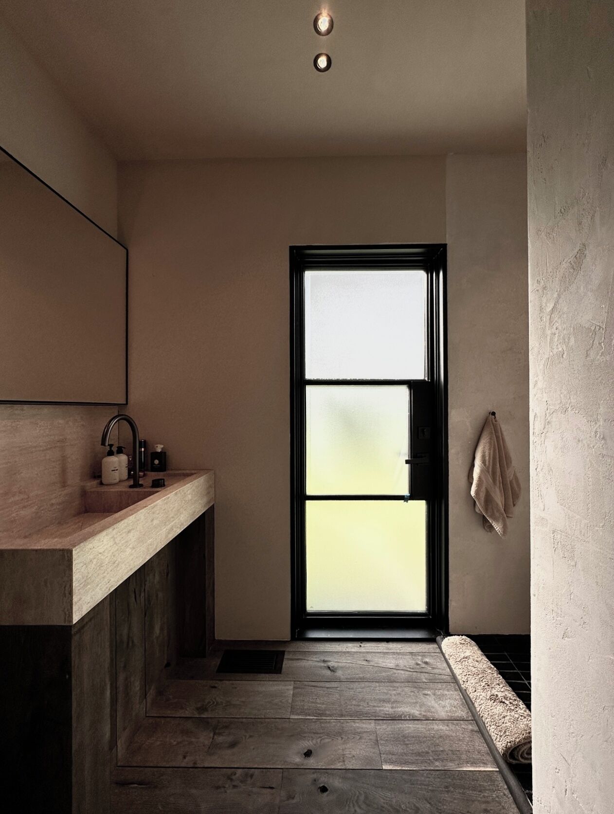 Interior Designer’s Farm House In The Historic Springs