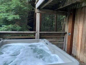 Tina de hidromasaje al aire libre