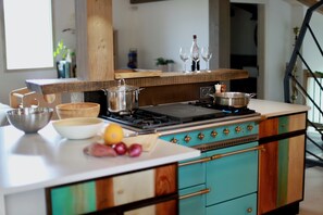 Kühlschrank, Mikrowelle, Ofen, Geschirrspüler