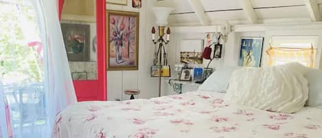 6 bedrooms, in-room safe, iron/ironing board, free WiFi
