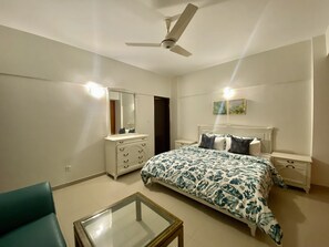 3 bedrooms, desk, iron/ironing board, WiFi