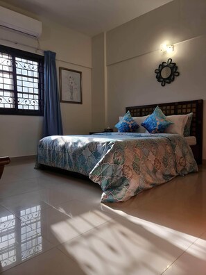 3 bedrooms, desk, iron/ironing board, WiFi