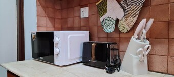 Zaha Home: Shahvar Manzil-3br apt,Bukhari Comm,DHA
