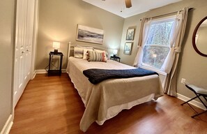 4 Schlafzimmer, Schreibtisch, Bügeleisen/Bügelbrett, Reisekinderbett