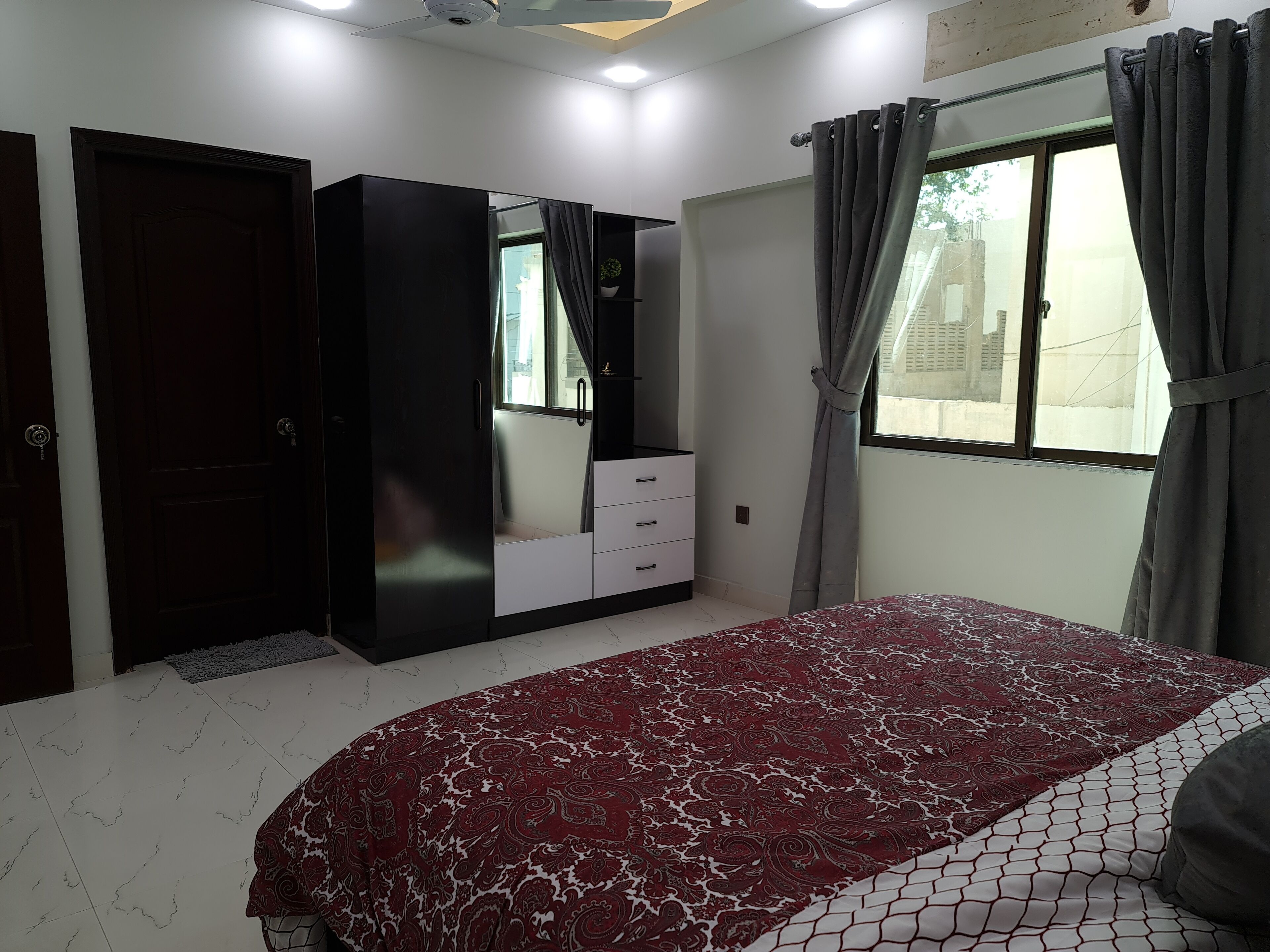 2 bedrooms, desk, iron/ironing board, travel crib