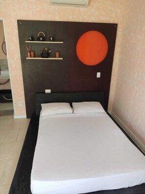 Quarto casal luxo | 1 quarto, frigobar, cofres nos quartos, escrivaninha