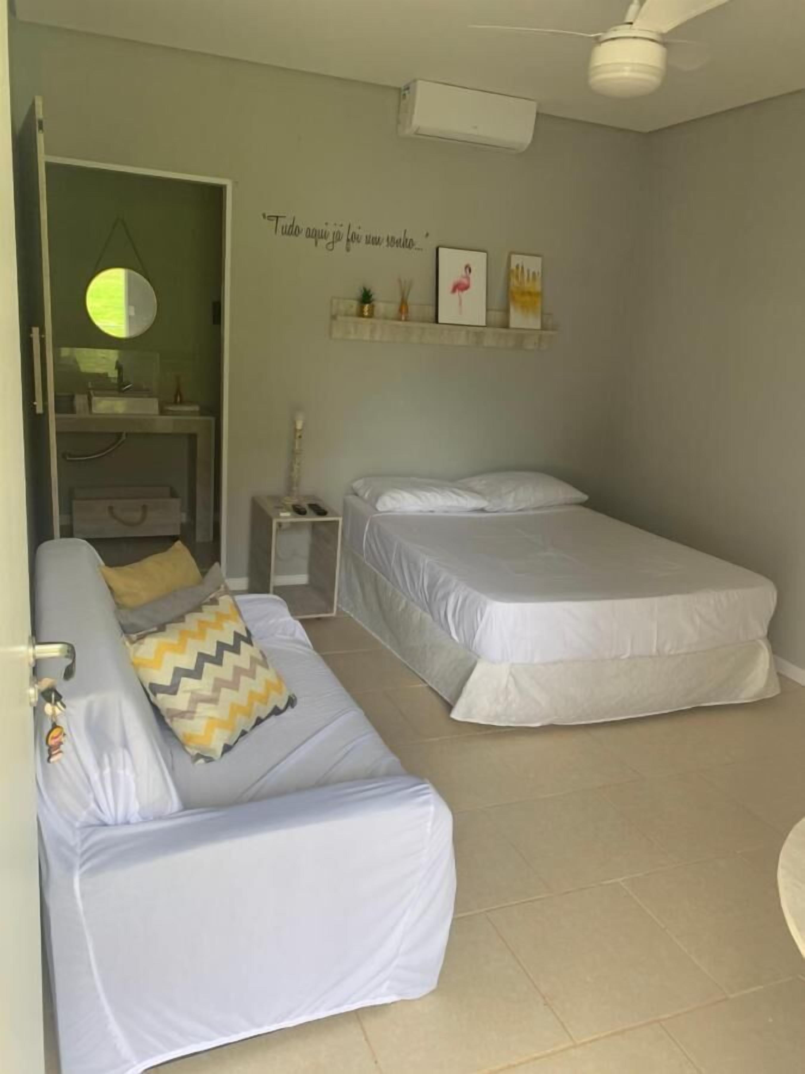 Deluxe Room | Minibar, in-room safe, desk, laptop workspace