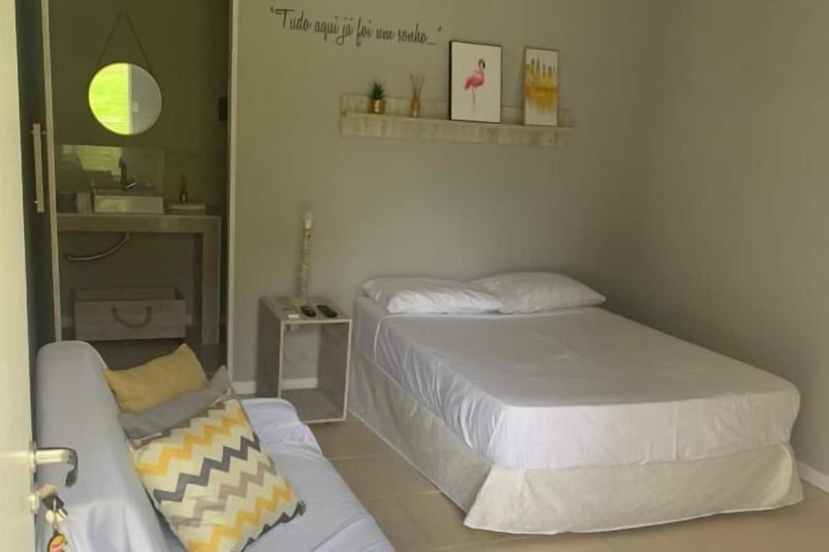 Deluxe Room | 1 bedroom, minibar, in-room safe, desk