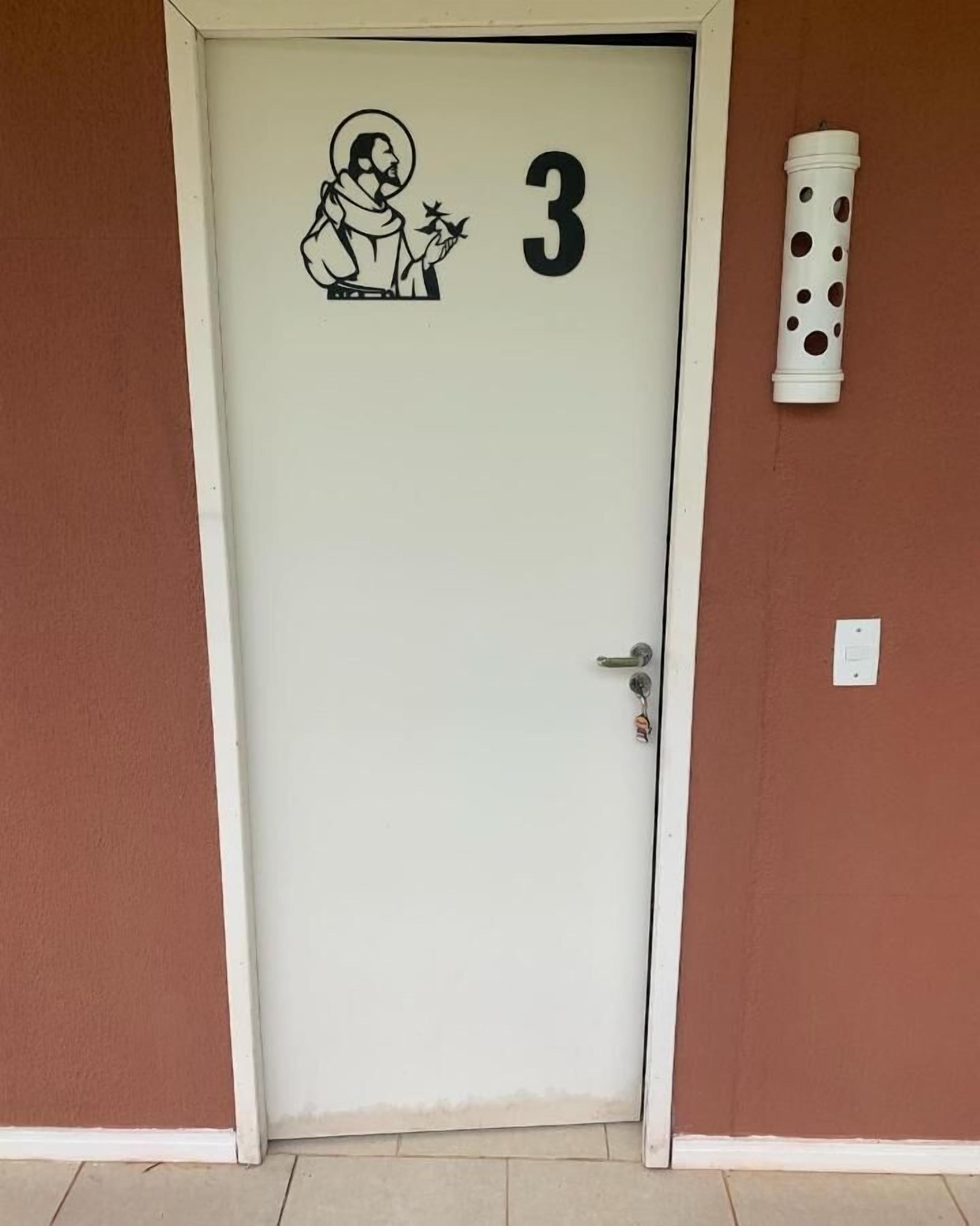 غرفة ديلوكس | ميني بار وخزنة داخل الغرفة ومكتب ومساحة عمل للكمبيوتر المحمول