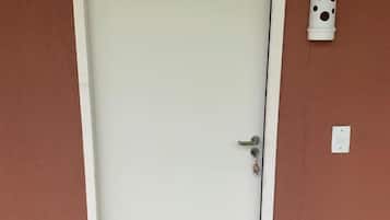 غرفة ديلوكس | ميني بار وخزنة داخل الغرفة ومكتب ومساحة عمل للكمبيوتر المحمول