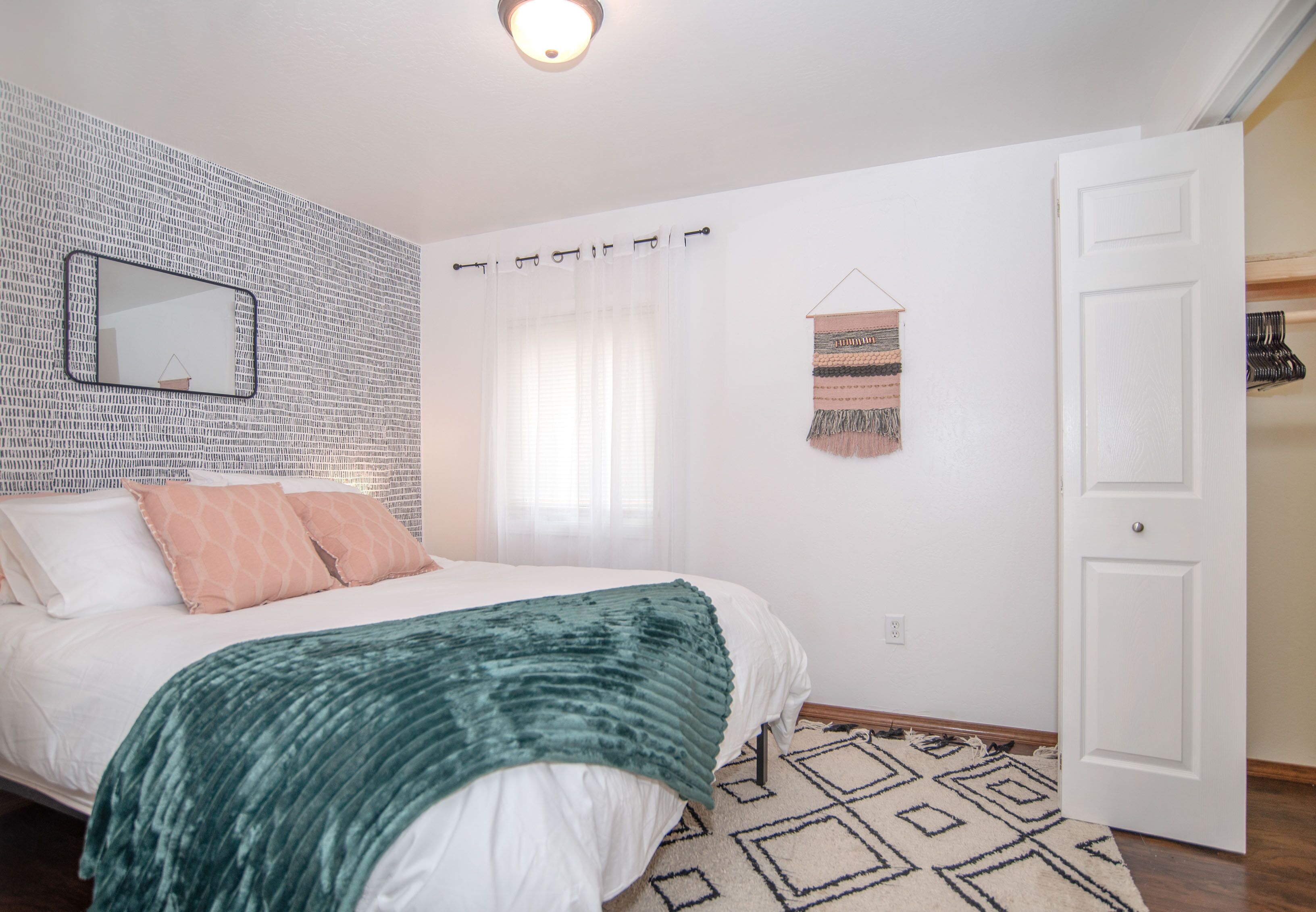 Downtown CDA Tiny House-Walk to the Lake