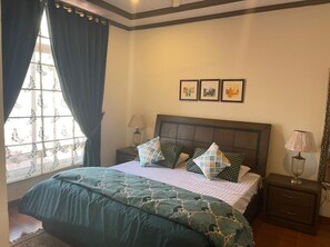 2 Schlafzimmer, Schreibtisch, Bügeleisen/Bügelbrett, kostenloses WLAN