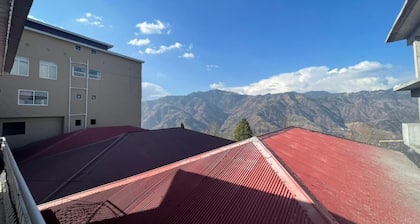 Zaha Home: The Retreat, Bhurban; 2br family place